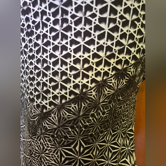Unknown | Elegant Reversible Patterned Dress, Ptp 20'' to 25'' - Picture 4 of 13